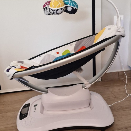 Mamaroo 4moms relax electric baby swing like new with 5 motions and sounds