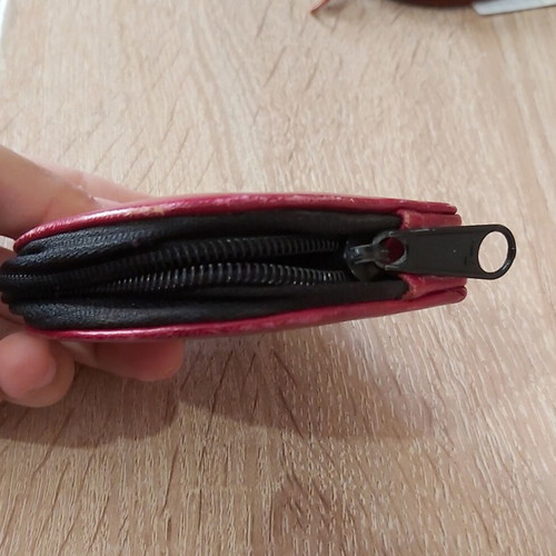 Small wallet like new with Ying Yang shape, shiny leather, red
