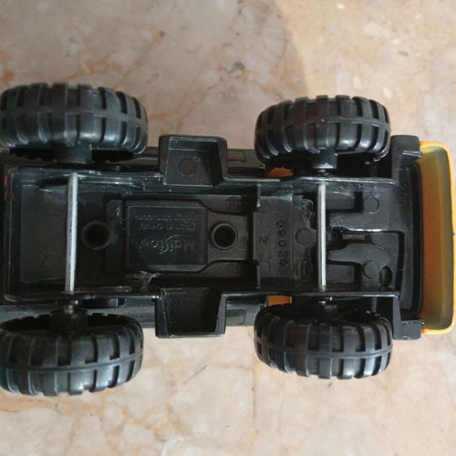 Maisto Fresh Metal Builder Zone dump truck