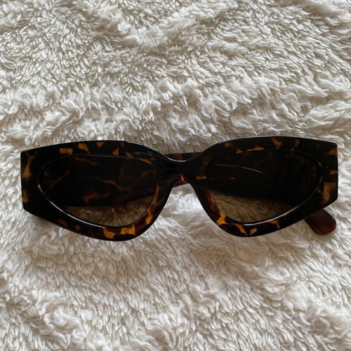 Chanel sunglasses tortoise with brown lenses like new