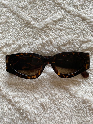 Chanel sunglasses tortoise with brown lenses like new