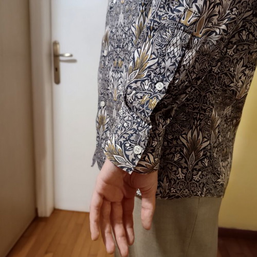 H&M Khaki Floral Shirt Medium like new, art deco print