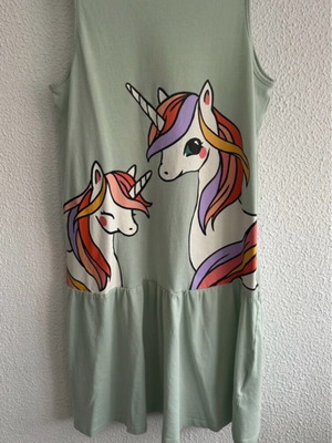 H&M dress with unicorn design size 8-10 years like new, green