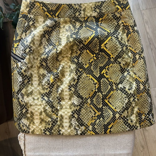 Bershka leather skirt with snake print and zippers, size XXS, like new