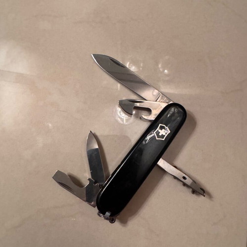 Victorinox Swiss Army Knives set of 5 like new