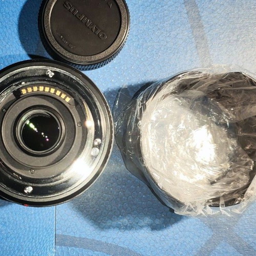 Olympus E-500 SLR Digital Camera 8.0 MPixel with Zuiko 14-45 Lens Like New