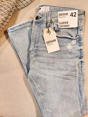 Bershka men's light blue super skinny jeans new XL