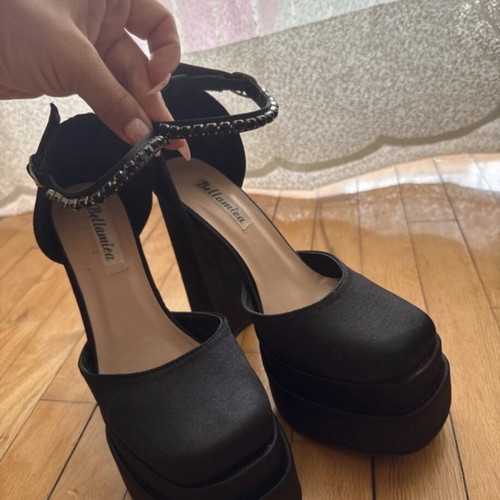 Sandal size 37 black, like new, platform style