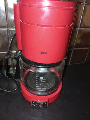 Braun coffee maker like new, red color