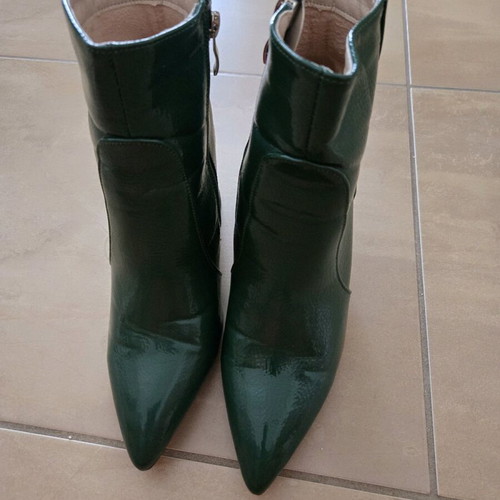 Green patent leather ankle boots like new, size 38