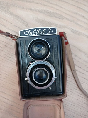 Φωτογραφική μηχανή Lubitel 2 μεταχειρισμένη με καφέ δερμάτινη θήκη