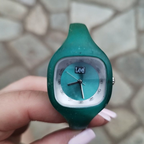 Lee watch used, battery needed