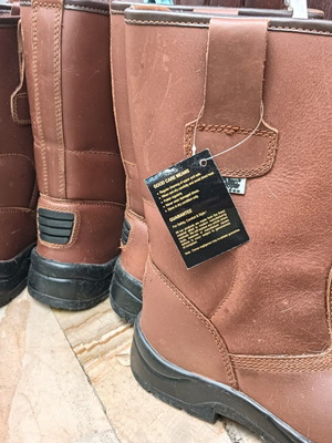Boots hard, new, sizes 39-41, brown