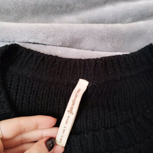 Black crop sweater Stradivarius used with knit pattern