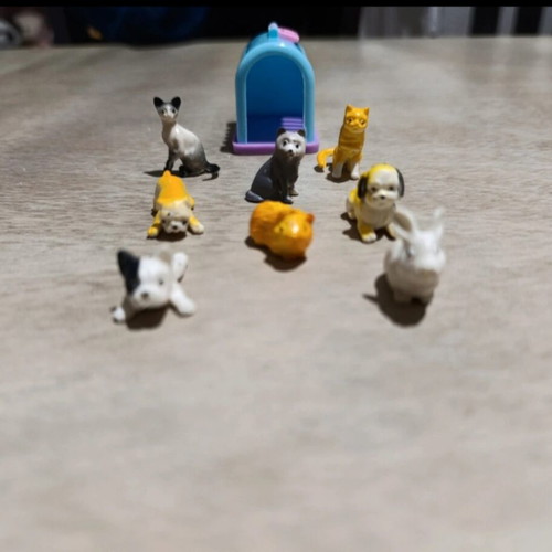 Schleich animal figures set of 5 with house used