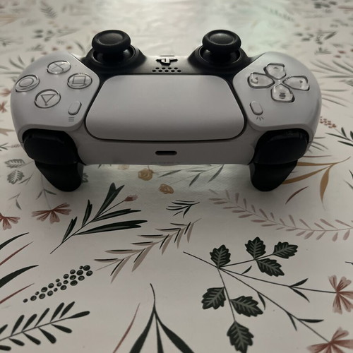 DualSense PS5 controller like new, original white