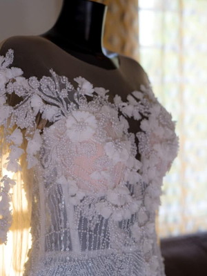 Gorgone Wedding Dress like new with 3D flowers and fine beads