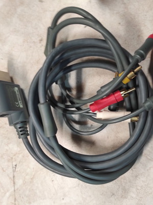 Authentic Xbox 360 video cable like new