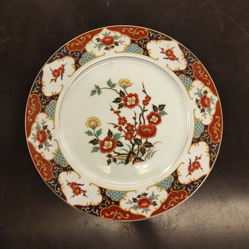 Decorative porcelain plate used, made in Japan, 27.6 cm