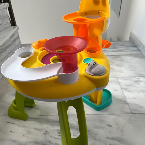 Activity table with balls like new