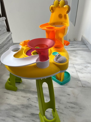 Activity table like new with balls and sounds