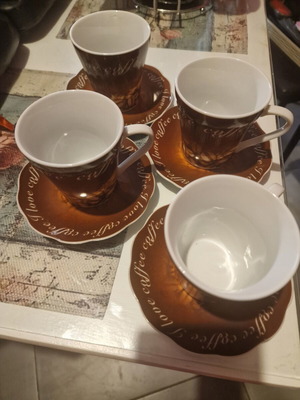 Coffee cups set of 4 like new, brown with saucers