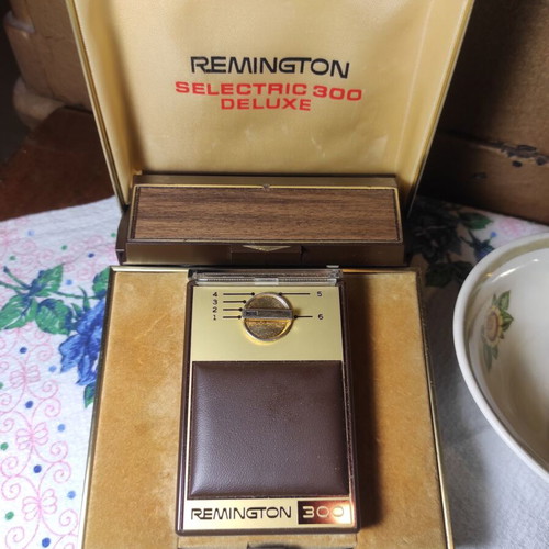 Vintage Remington Paris Selectric 300 Deluxe Electric Shaver 1960 like new
