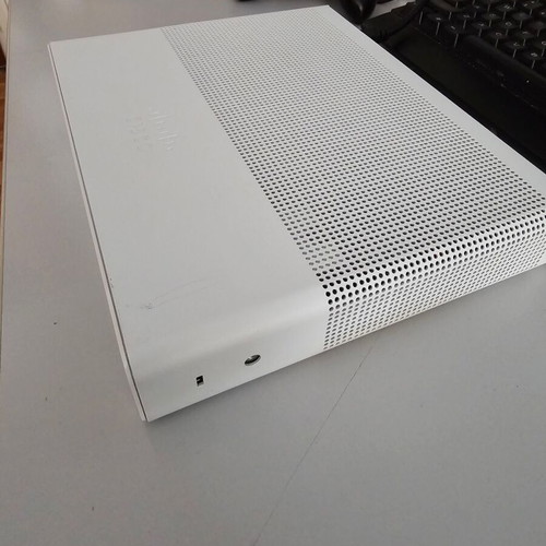 Cisco Switch WS-C2960C-8TC-S ανακατασκευασμένος με 8 θύρες 100Mbits, 2 θύρες 1000Mbits, 2 ComboSFP