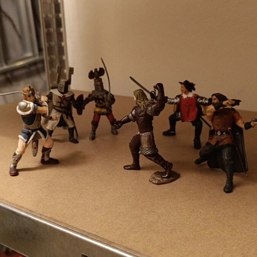 Set of 6 used knight figures including Lord of the Ring and crusaders