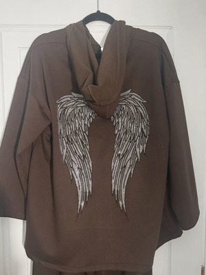 Angel wing set brown, like new, soft viscose