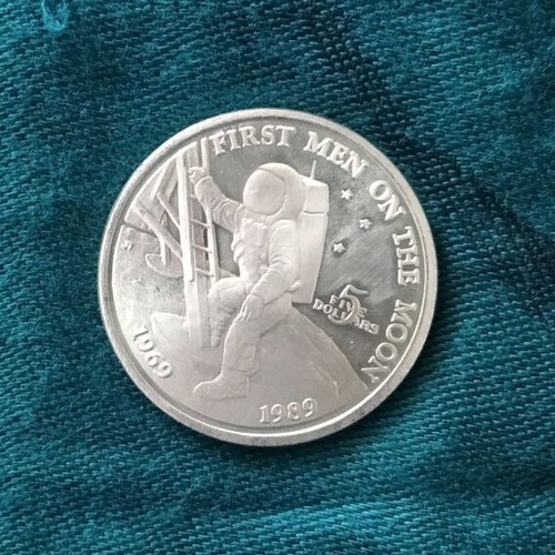 Collectible 5 dollar coin new for moon landing anniversary