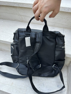 Backpack like new, black color