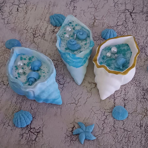 Handmade porcelain powder containers with plant-based aromatic candle ocean scent