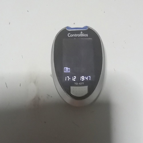 Control Bios glucose meter used with 2 boxes of Control Fine insulin needles