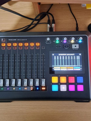 Tascam Mixcast4 console like new, ideal for podcast and streaming