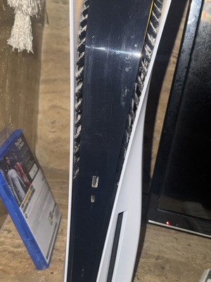 PlayStation 5 Digital Edition 1TB като нов с една игра