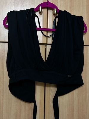 Toi&Moi black top shirt like new, sizes S-M