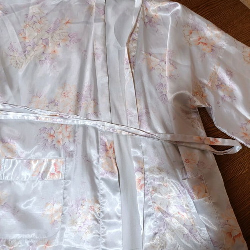 Silk robe M/L like new