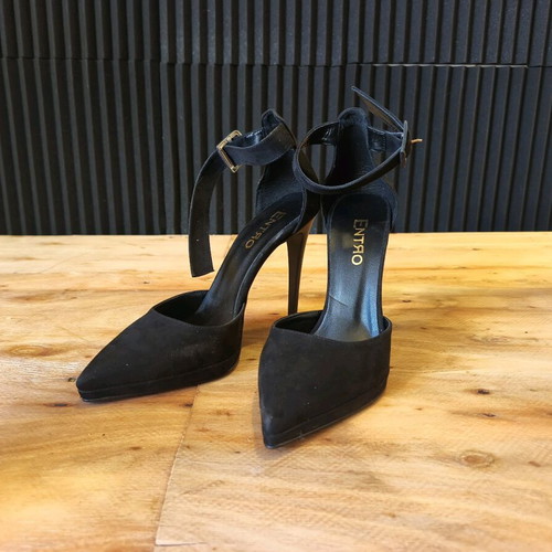 Entro pumps size 37 like new, black leather interior, suede exterior