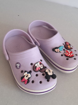 Crocs kids shoes lilac with Minnie and Mickey used, size J1 (EU 32-33)