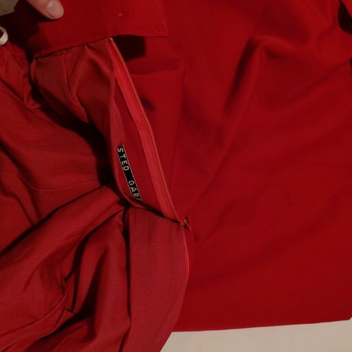 Red skirt like new, 100% wool super worsted gabardine, size S