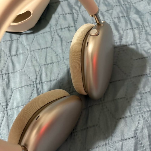 AirPods Max like new, gold color with accessories