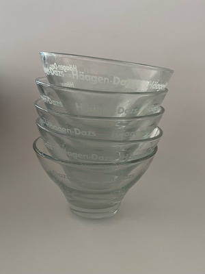 Set of 5 Häagen Dazs collectible ice cream bowls like new