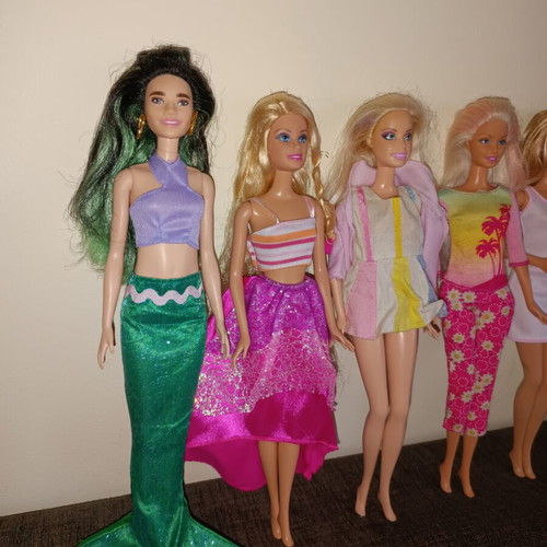 Barbie dolls used, bundle with defects