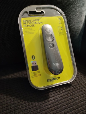 Logitech Presenter R500s with Red Laser and Slideshow Buttons