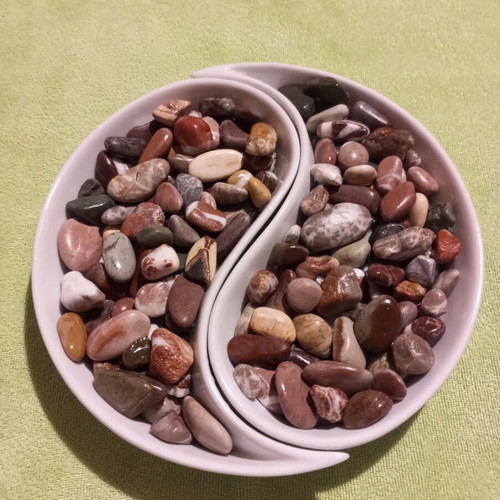 Handmade Varnished Sea Stones pack of 150, like new