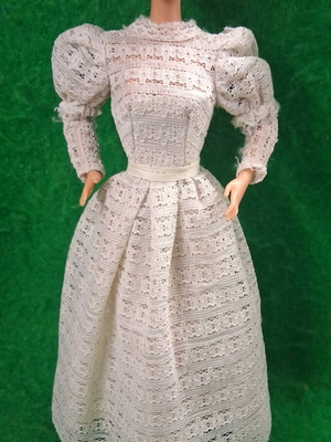 Mattel Beautiful Bride 1976 wedding dress used in excellent condition
