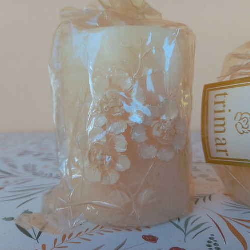 Decorative candles like new with embossed flowers, set of 2