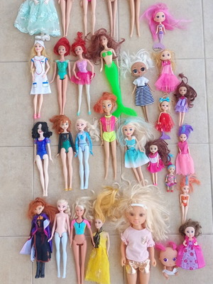 Set of 30 assorted dolls including Disney, Wynx, Nancy Famosa, Frozen Anna and Elsa