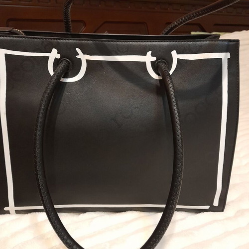 Rocco Barocco shoulder bag like new, large, black
